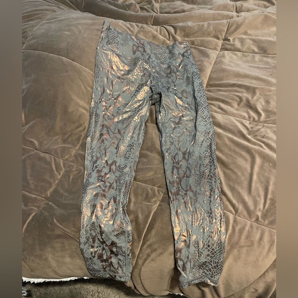 Zyia crop leggings